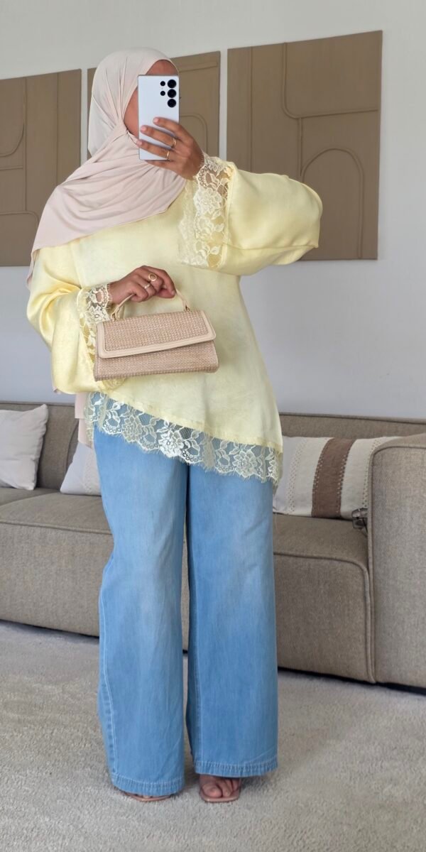 Haut satin dentelle jaune
