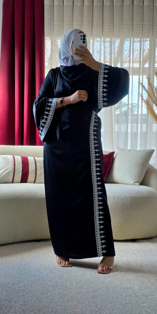 Ensemble oriental noir