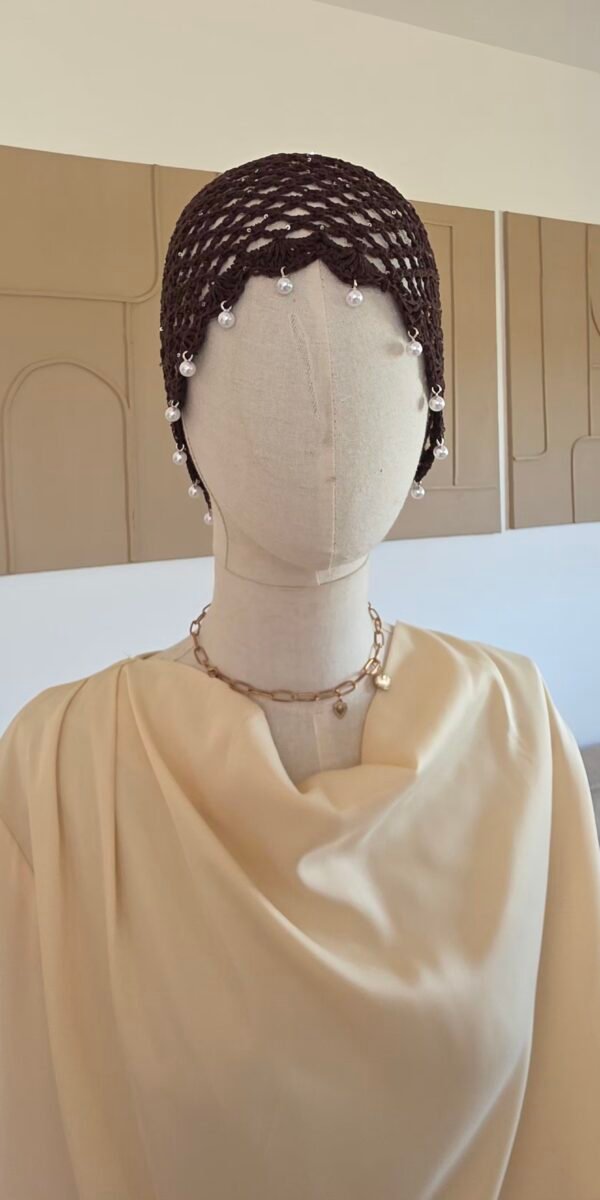Bonnet crochet marron perles
