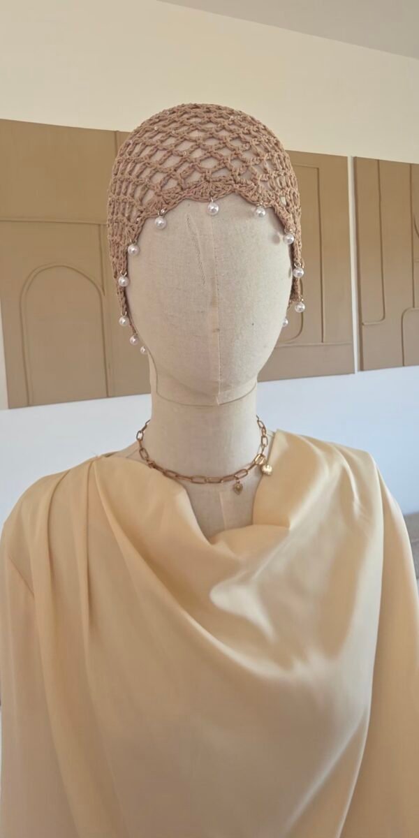 Bonnet crochet taupe perles
