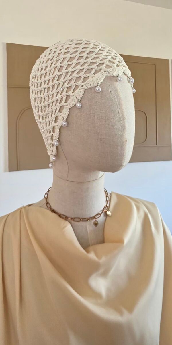 Bonnet crochet blanc perles