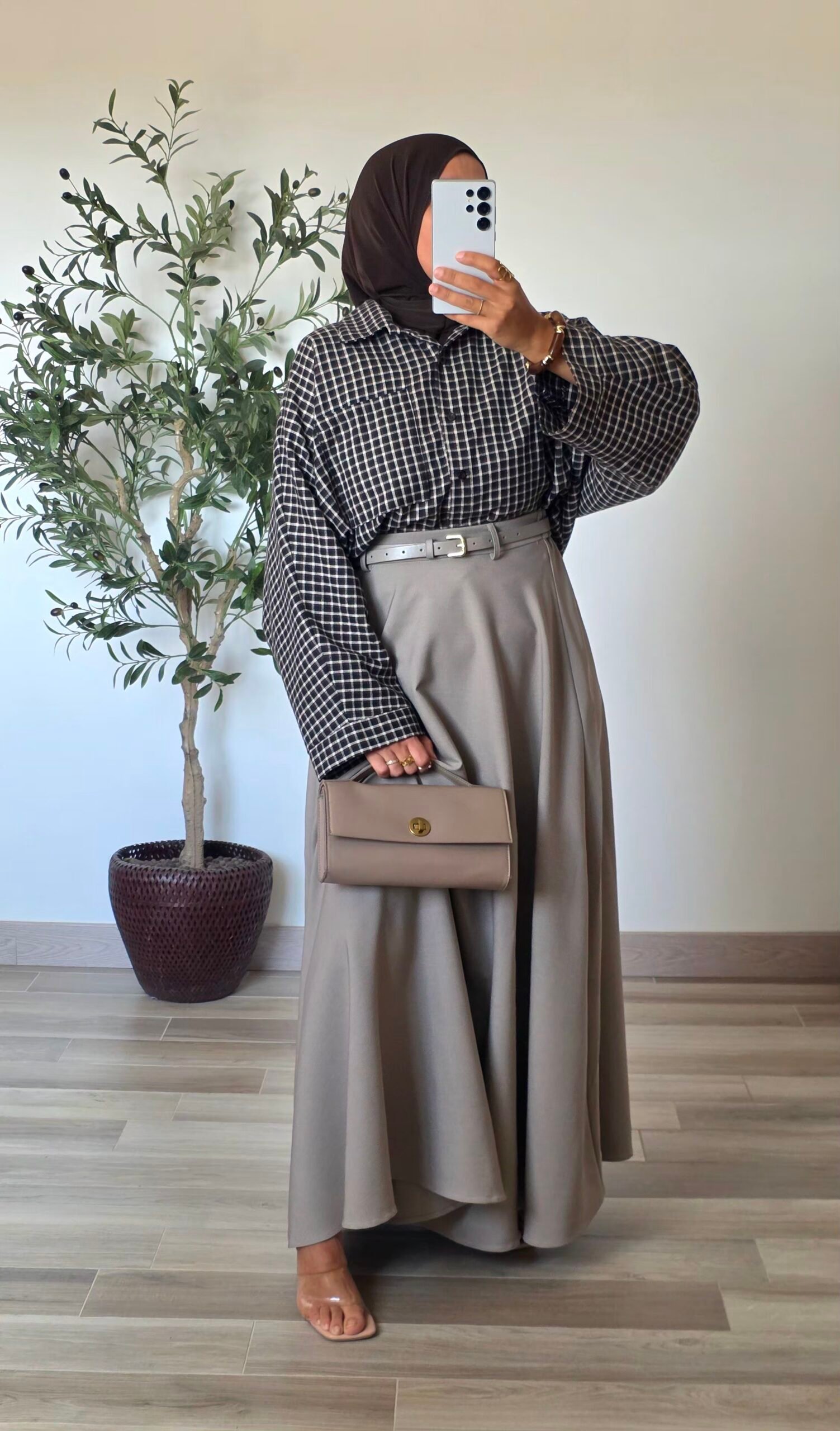 Jupe longue évasée avec ceinture taupe – Image 2