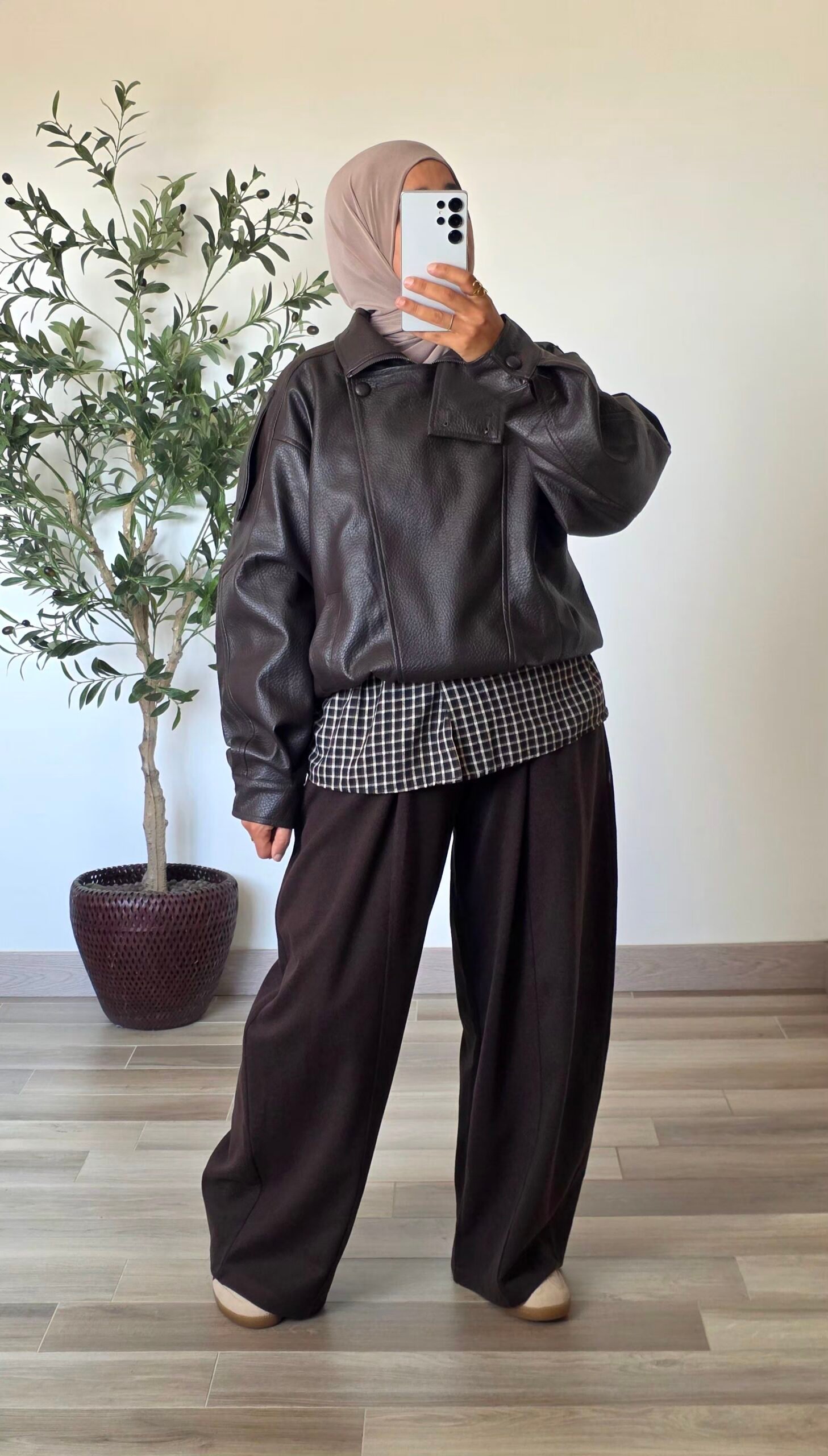 Veste en simili-cuir à col montant marron – Image 2