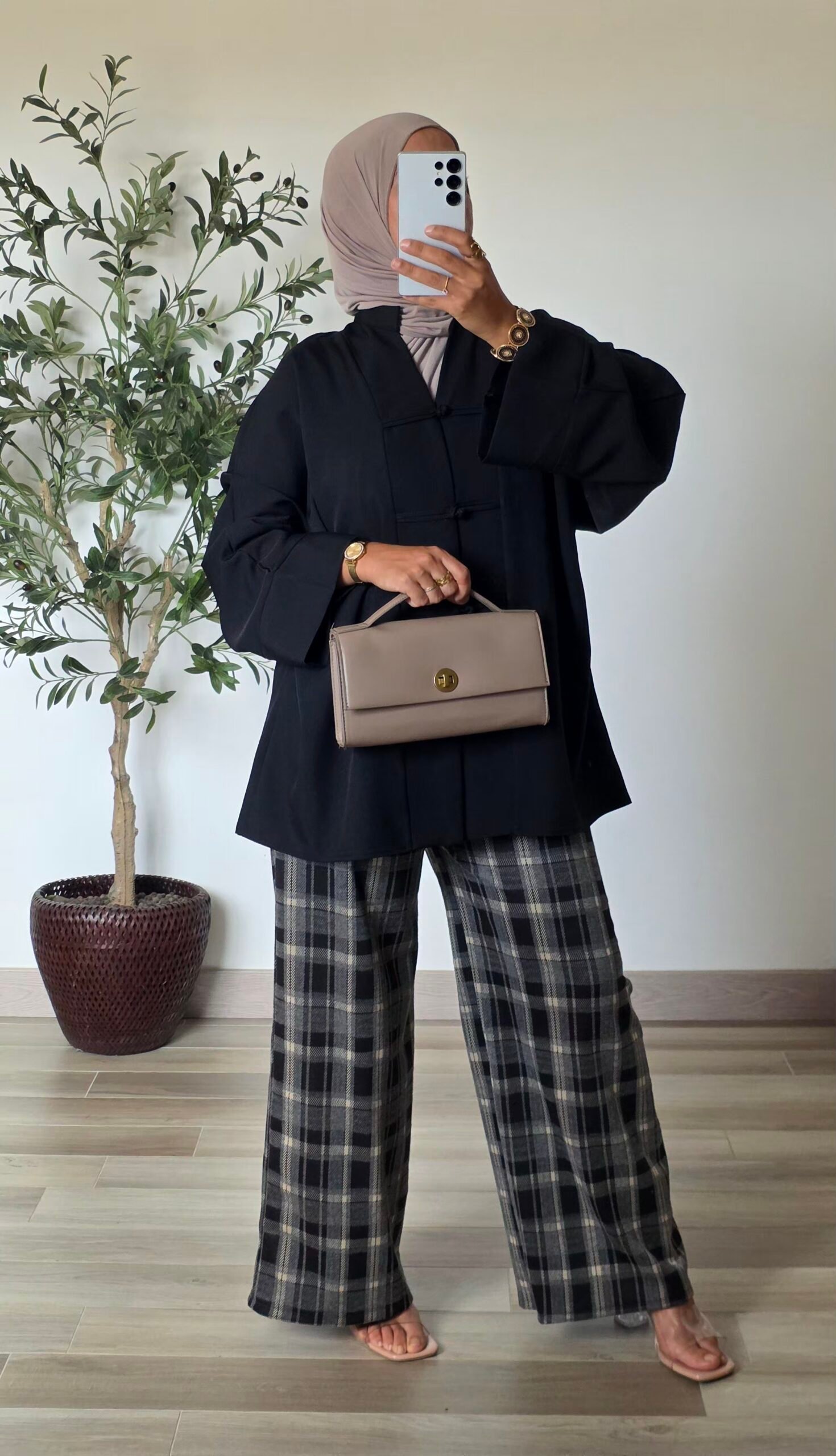 Pantalon large à carreaux noir – Image 2
