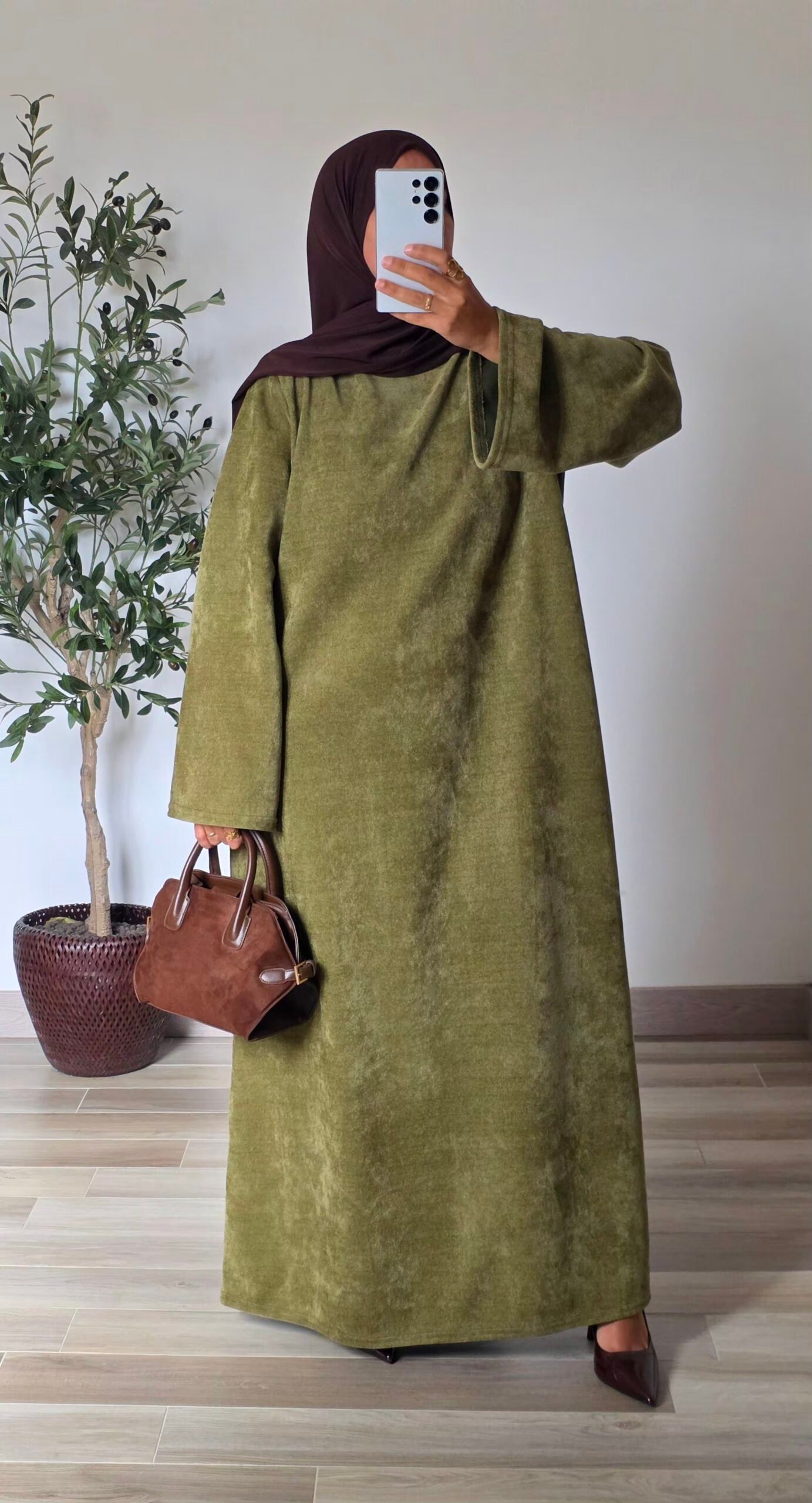Robe longue en velours olive – Image 2