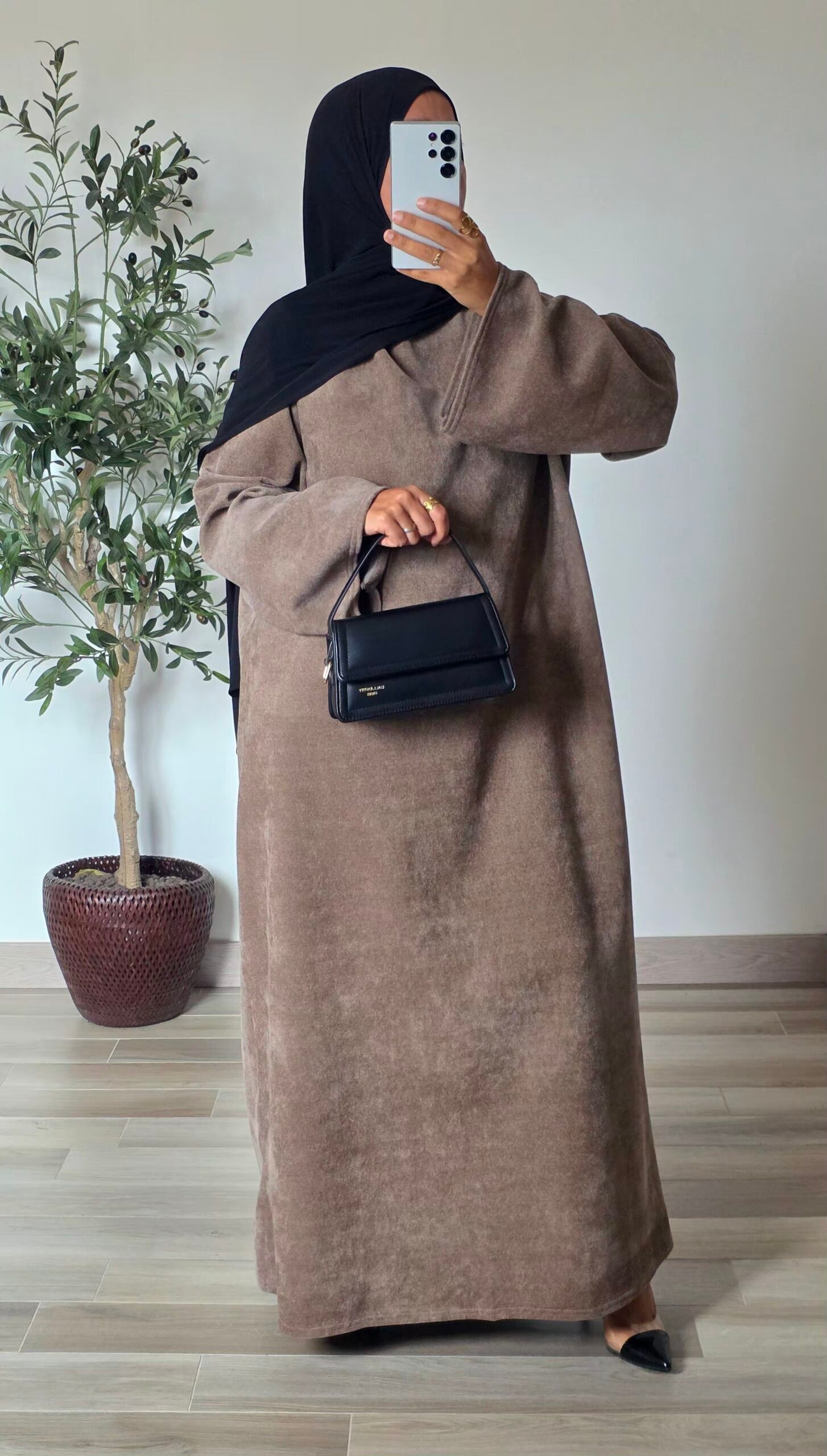 Robe longue en velours taupe – Image 3