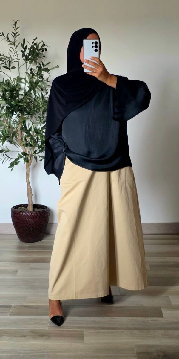 Blouse fluide noire à col haut – SO ELEGANCE