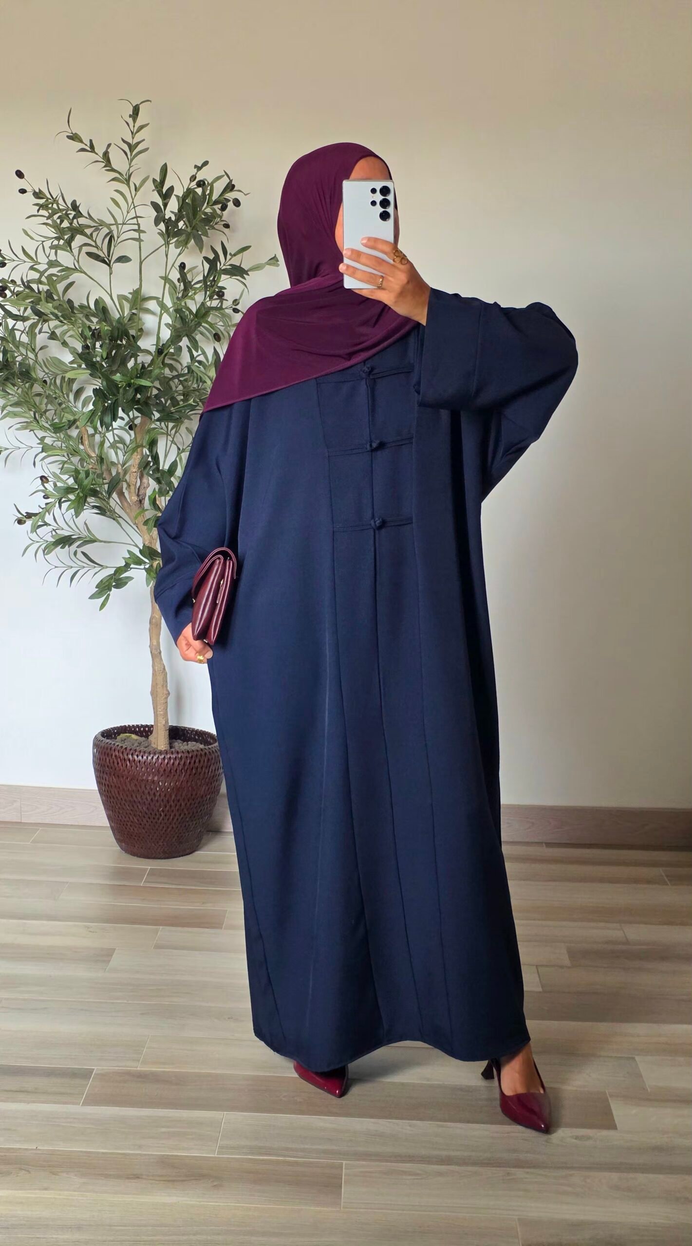 Robe longue bleu marine à nœuds chinois, coupe ample et manches longues – SO ELEGANCE