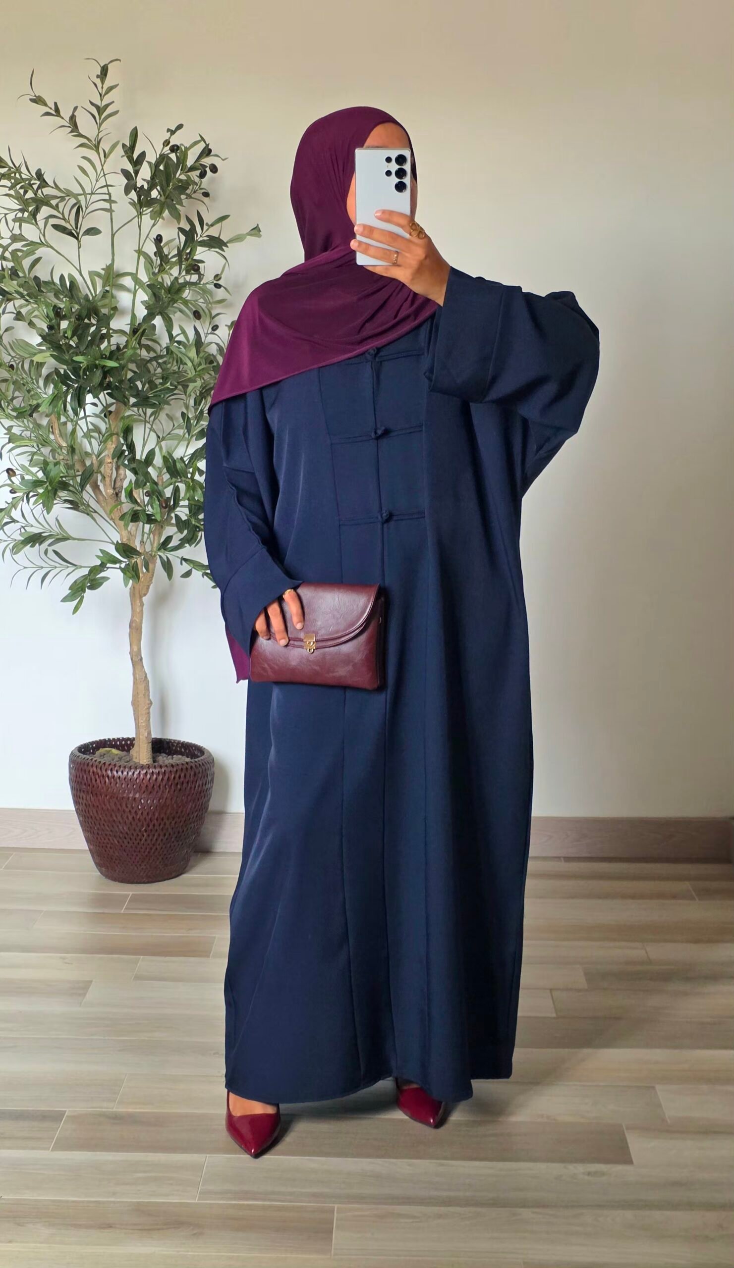 Robe longue bleu marine à nœuds chinois, coupe ample et manches longues – SO ELEGANCE