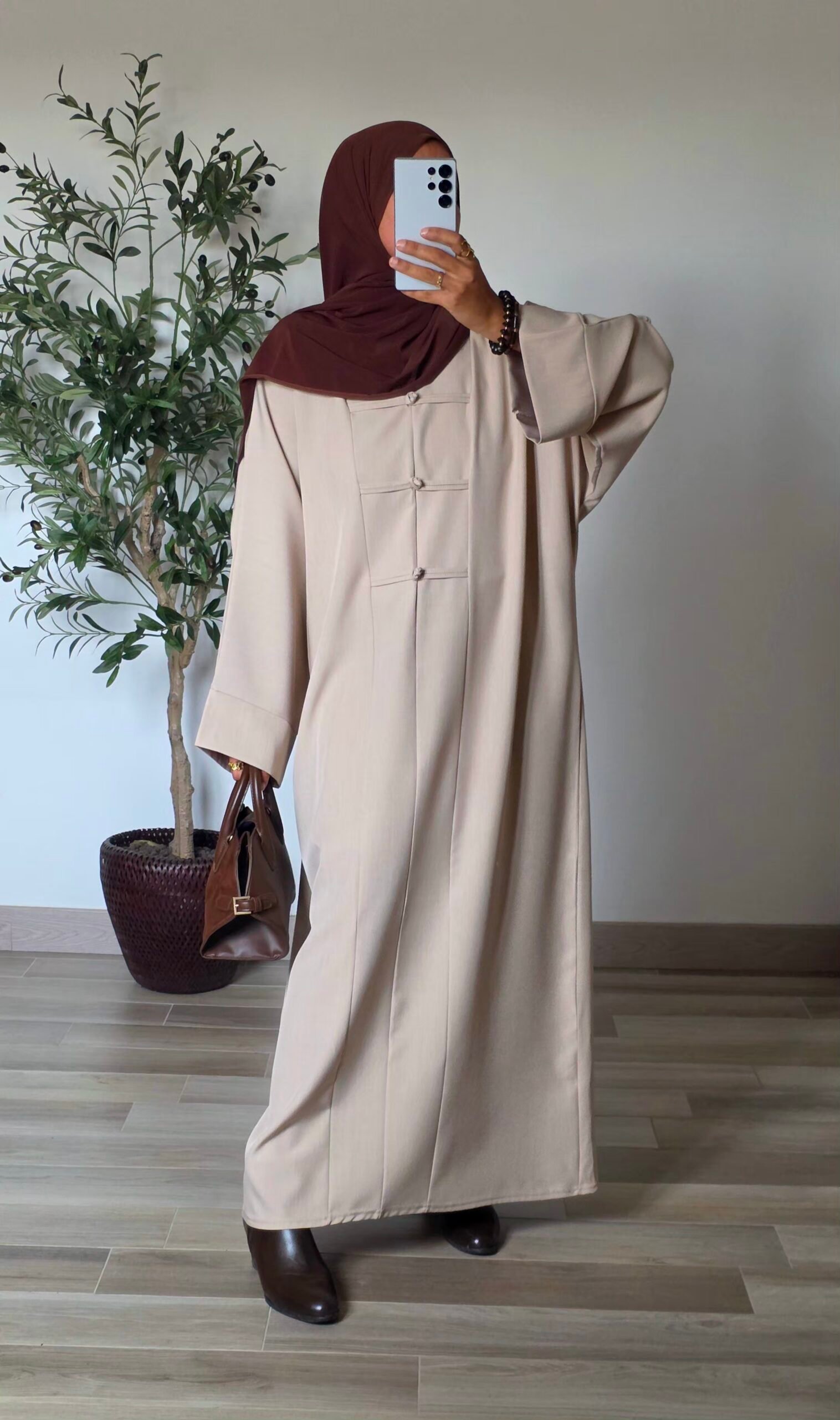 Robe longue à nœuds chinois beige – Image 2