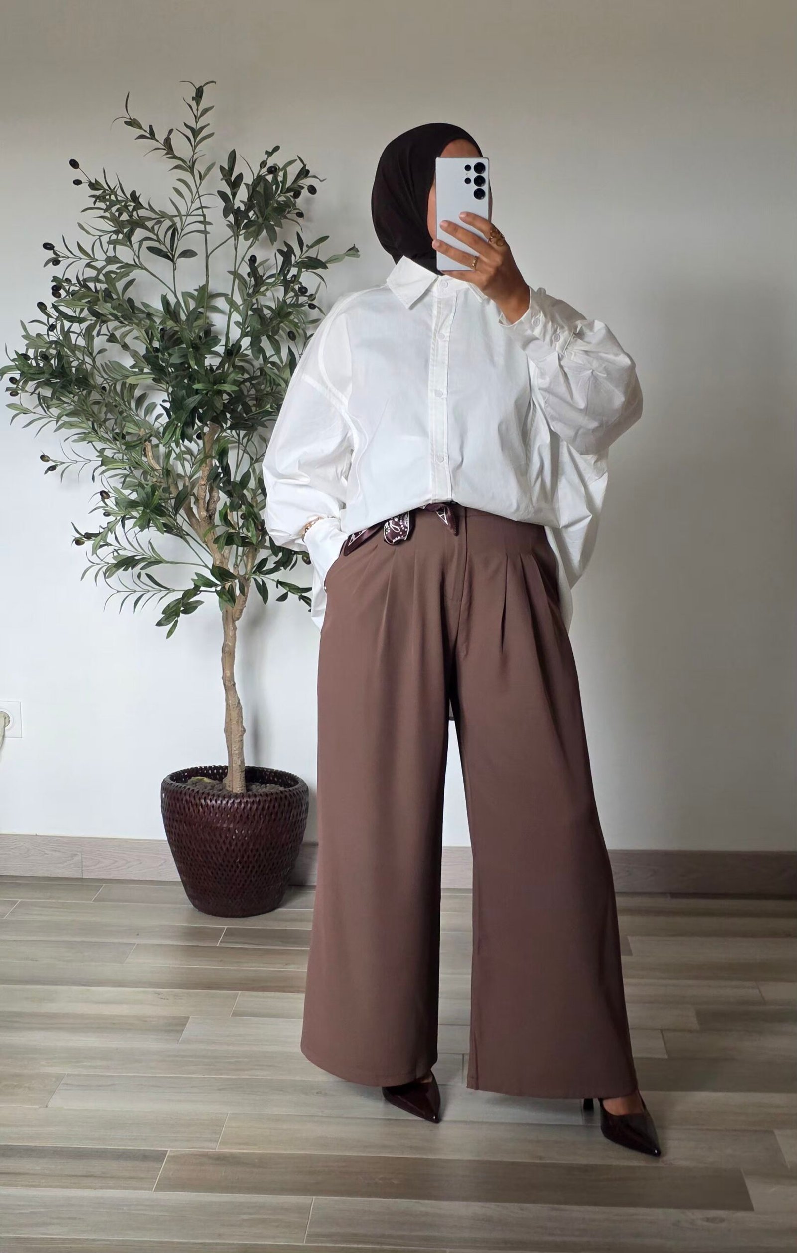 Pantalon large à pinces marron taupe avec ceinture – SO ELEGANCE