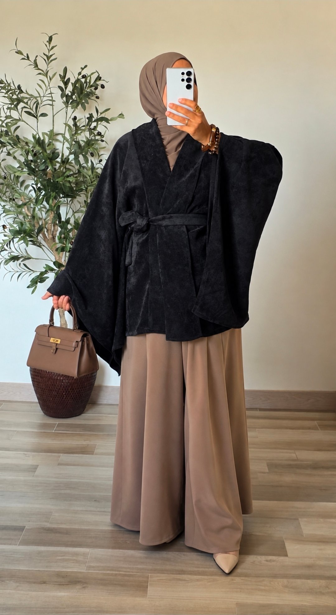 Gilet cape en velours noir – Image 3